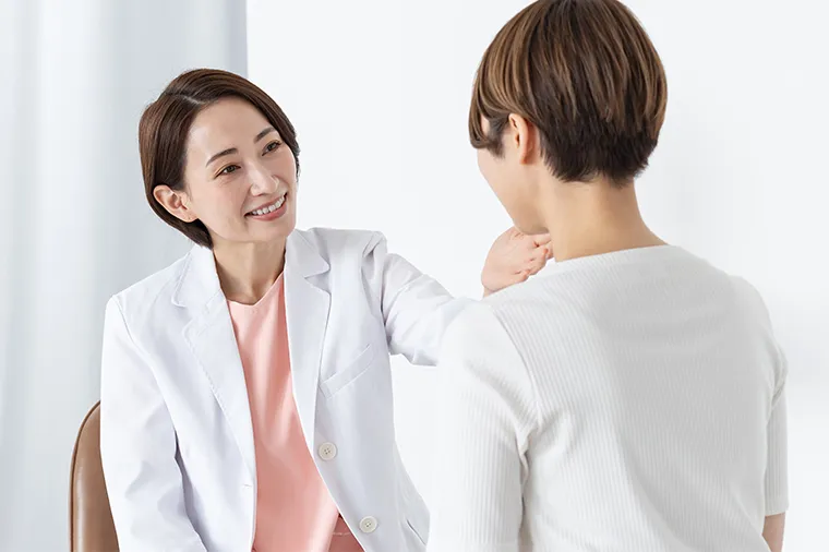 院内技工士が立ち会い、理想の色合い・形を話し合います