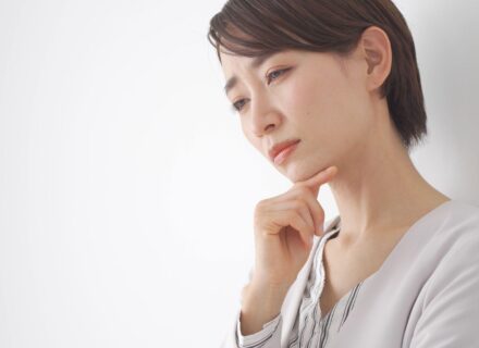 前歯のインプラントで後悔する理由は？後悔を防ぐチェックリストも紹介