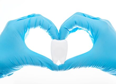 前歯のインプラントの10年後は？変化の様子や長持ちさせるポイント