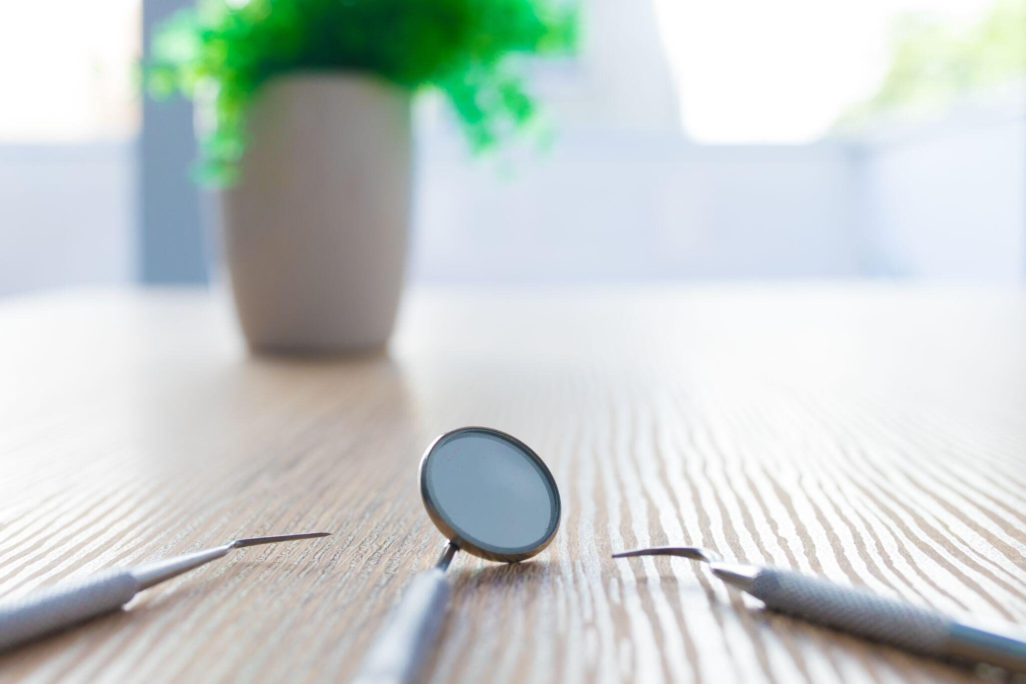 インプラント手術とは?1回法と2回法の違い