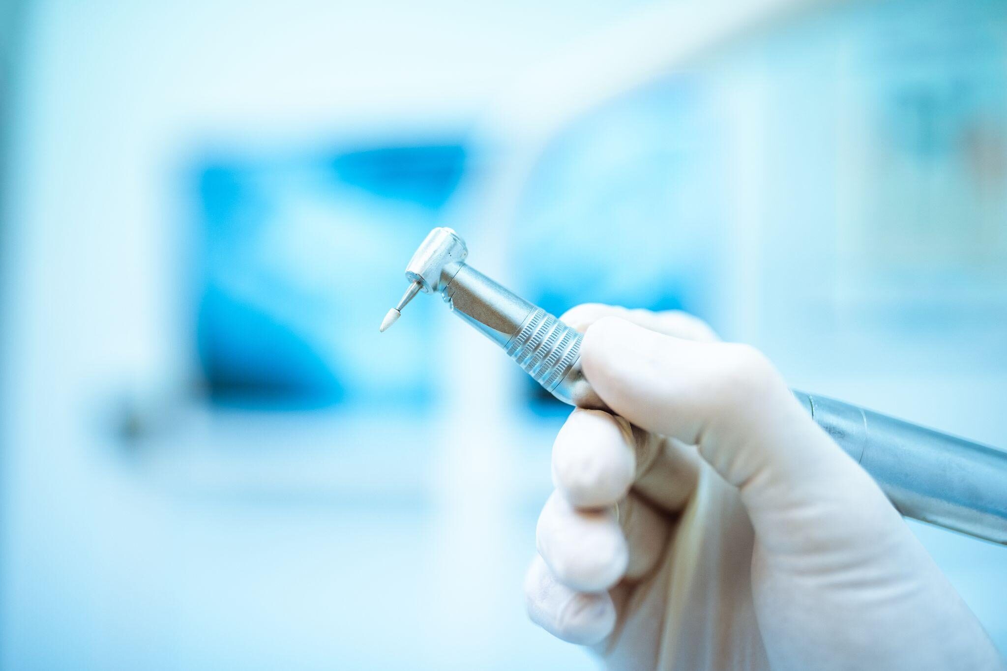 インプラント手術後に腫れる原因