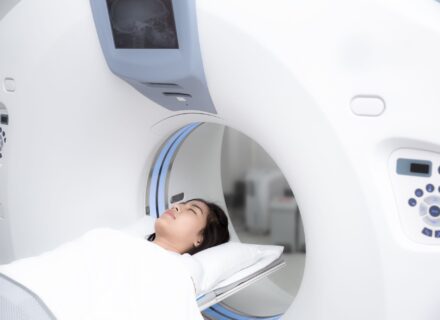 インプラントがあってもMRI検査は受けられる?素材ごとの安全性と準備のポイント